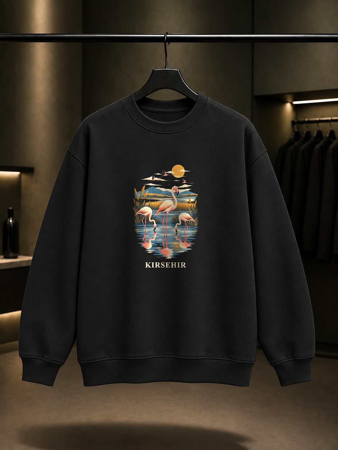 Kırşehir Seyfe Gölü Flamingoları baskılı siyah sweatshirt