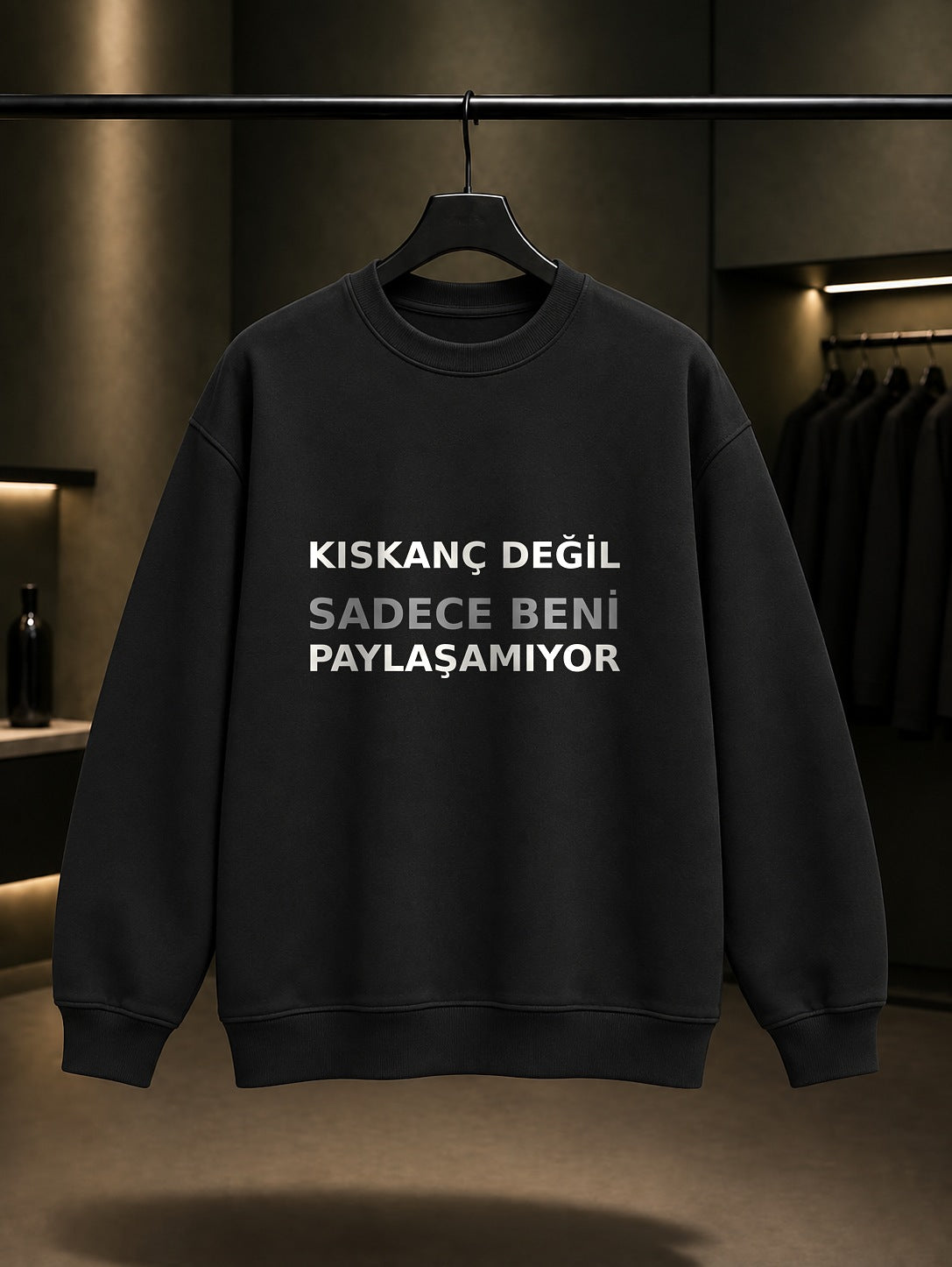 Kıskanç Değil Sadece Beni Paylaşamıyor Baskılı Unisex %100 Pamuk Sweatshirt — Siyah