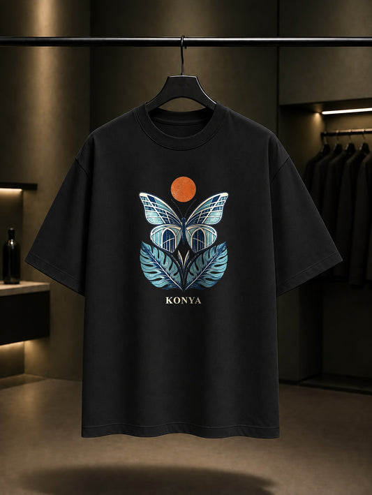Konya Tropikal Kelebek Bahcesi baskılı siyah t-shirt