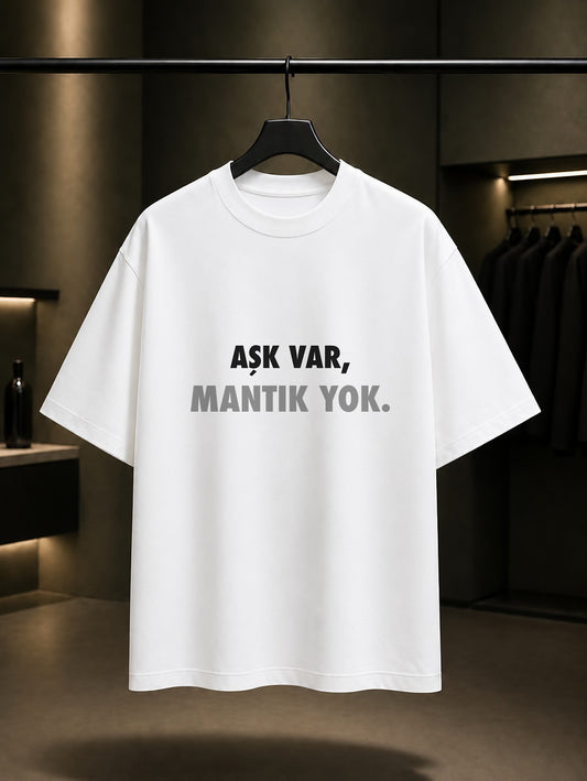 Aşk Var Mantık Yok Baskılı Unisex %100 Pamuk T-shirt — Beyaz