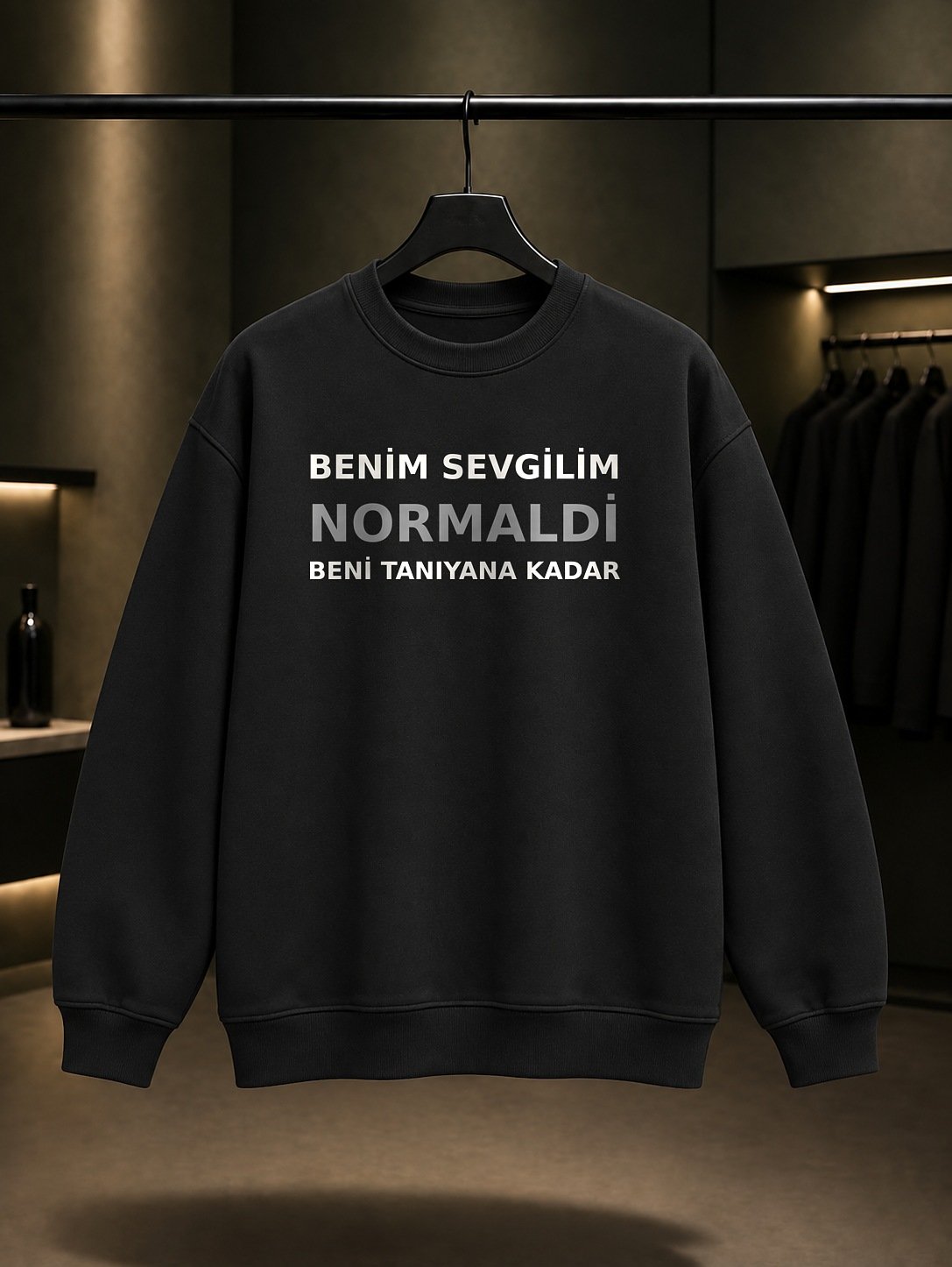 Benim Sevgilim Normaldi Beni Tanıyana Kadar Baskılı Unisex %100 Pamuk Sweatshirt — Siyah