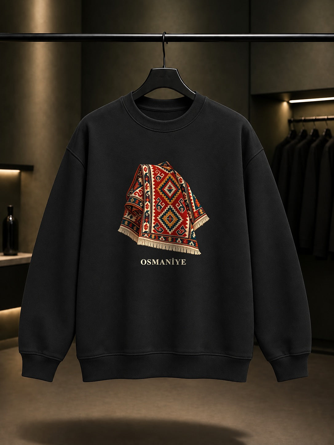 Osmaniye Karatepe Kilimi baskılı siyah sweatshirt