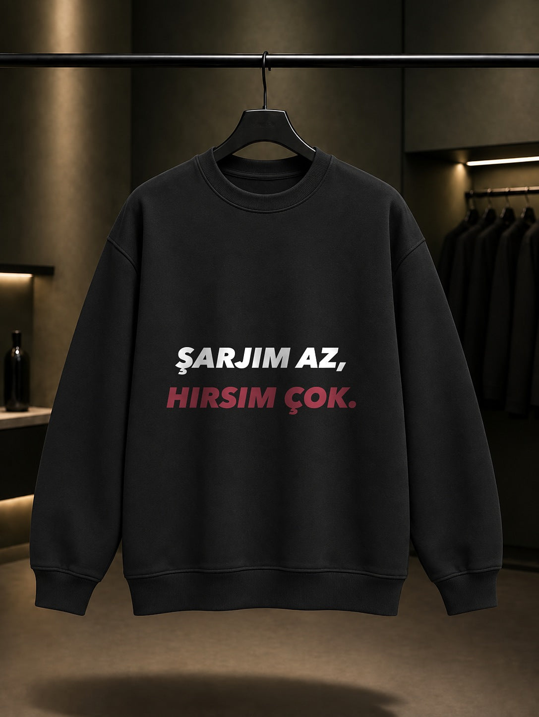 Şarjım Az, Hırsım Çok Yazılı Baskılı Unisex %100 Pamuk Sweatshirt — Siyah