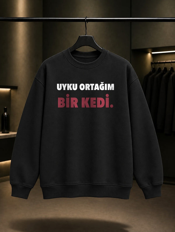 Uyku Ortağım Bir Kedi Yazılı Baskılı Unisex %100 Pamuk Sweatshirt — Siyah