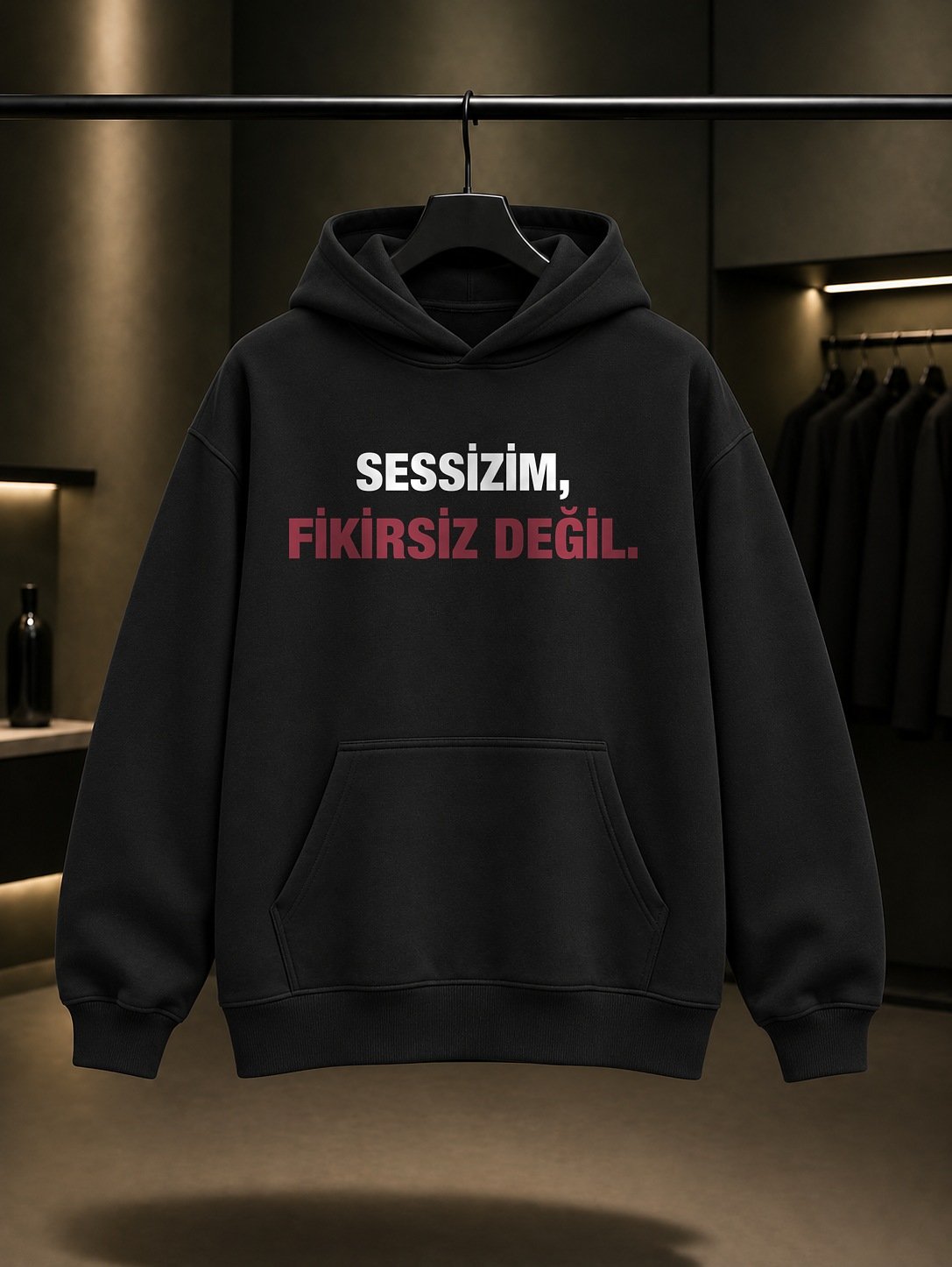Sessizim, Fikirsiz Değil Yazılı Baskılı Unisex %100 Pamuk Kapüşonlu Sweatshirt — Siyah