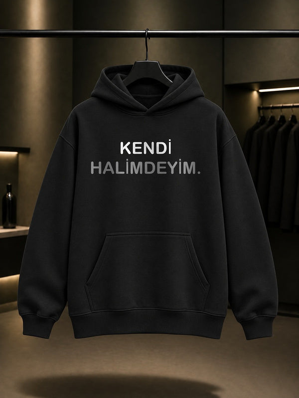 Kendi Halimdeyim Yazılı Baskılı Unisex %100 Pamuk Kapüşonlu Sweatshirt — Siyah