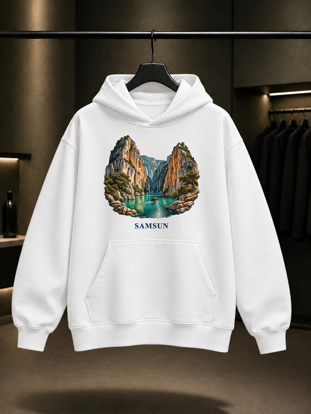 Samsun Şahinkaya Kanyonu baskılı beyaz kapüşonlu sweatshirt