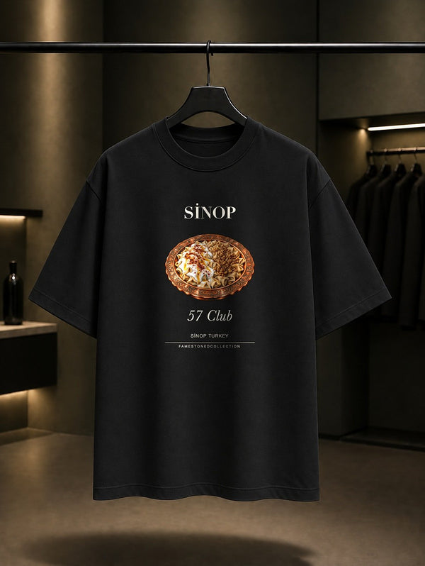 Sinop Mantısı 57 Club baskılı siyah t-shirt