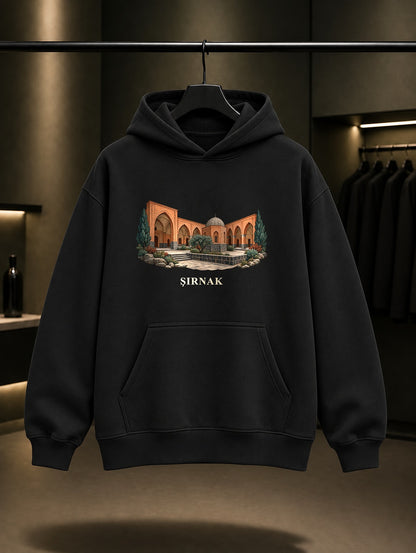 Şırnak Kırmızı Medrese baskılı siyah kapüşonlu sweatshirt