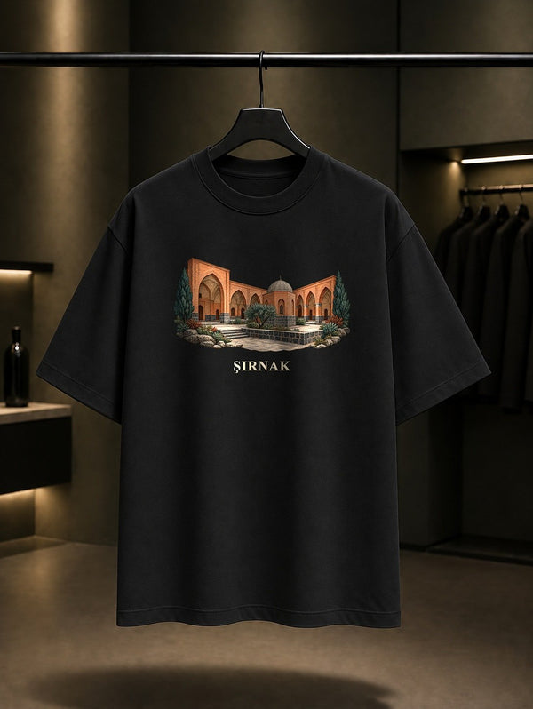 Şırnak Kırmızı Medrese baskılı siyah t-shirt