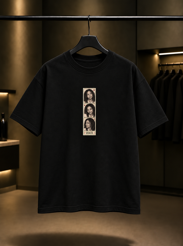 Skins Grace — Photobooth Tişört — Siyah