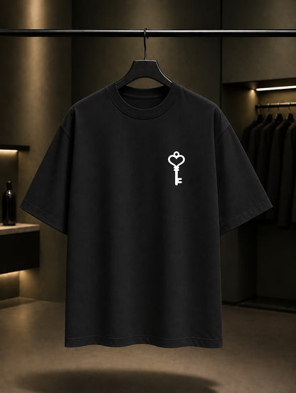 Dilek Anahtarı Minimal Baskılı Unisex %100 Pamuk T-shirt — Siyah