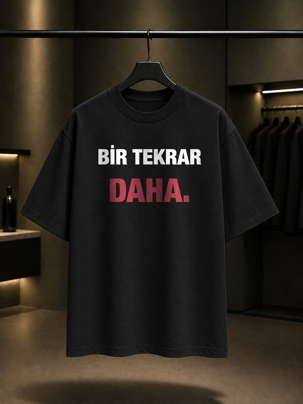 Bir Tekrar Daha Yazılı Baskılı Unisex %100 Pamuk T-shirt — Siyah