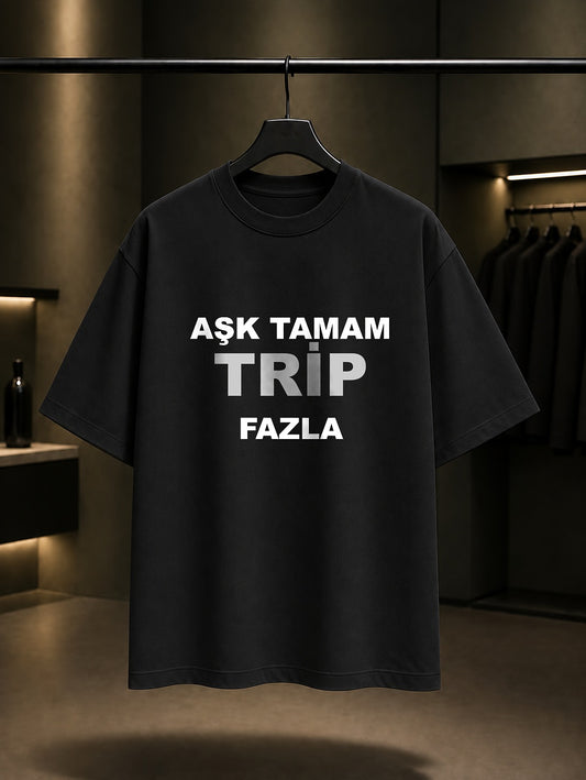 Aşk Tamam Trip Fazla Baskılı Unisex %100 Pamuk T-shirt — Siyah