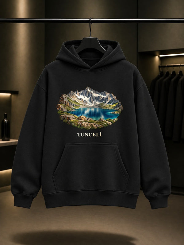 Tunceli Buyer Baba Gölü baskılı siyah kapüşonlu sweatshirt