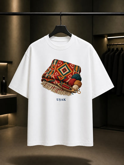 Uşak Eşme Kilimi baskılı beyaz t-shirt