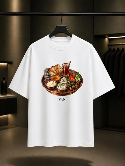 Van Kahvaltısı baskılı beyaz t-shirt